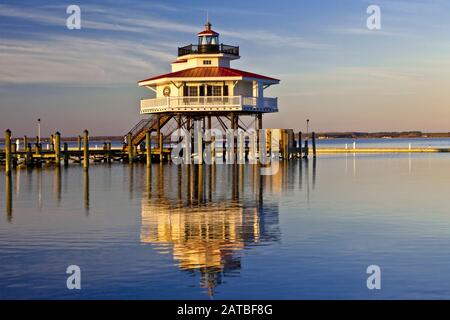 Il Choptank River Light, un faro a vite, si trova vicino a Cambridge, Maryland, nella Chesapeake Bay, Stati Uniti Foto Stock