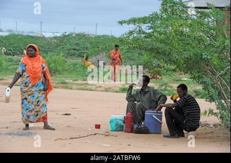 6 Novembre 2011. Dadaab, Kenya. Dadaab è una città semi-arida nella contea di Garissa, in Kenya. Foto Stock