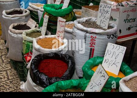 spezie in un mercato all'aperto Foto Stock