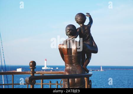Moglie di un marinaio monumento nella moglie del marinaio porto di Odessa Foto Stock