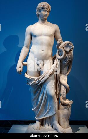 Statua di un vincitore, conosciuto anche come l'atleta di Berlino. Copia romana dopo un originale greco. Altes Museum, Berlino, Germania. Copia romana dopo un originale c Foto Stock