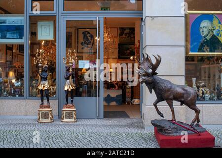 Negozio di antiquariato di lusso a Berlino-Mitte, Berlino, Germania, Europa. Foto Stock