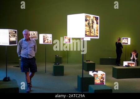 Mostra all'interno del museo ebraico Judisches Museum in via Lindenstrasse Berlino Germania. Il (Judisches Museum Berlin) è uno Foto Stock