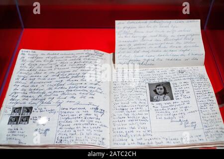 Anne Frank Zentrum nel cortile della Haus Schwarzenberg in Rosenthaler Straße, Hackescher Markt Mitte Berlino Germania Foto Stock