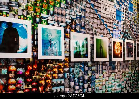 Negozio di fotografia Lomography a Friedrichstrasse Mitte Berlin Germania Foto Stock
