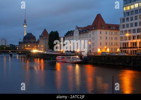 L'Isola dei musei e la Torre della TV di Berlino, Germania. Foto Stock