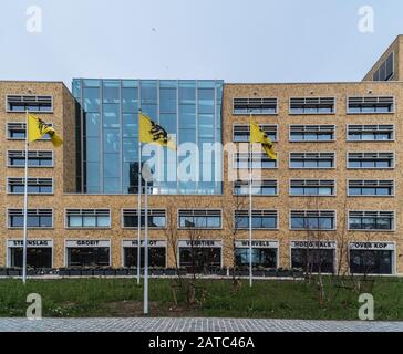 Laeken, Bruxelles / Belgio - 02 25 2019: Moderna facciata rettangolare dell'edificio Herman Teirlinck, l'ufficio amministrativo principale del Flem Foto Stock