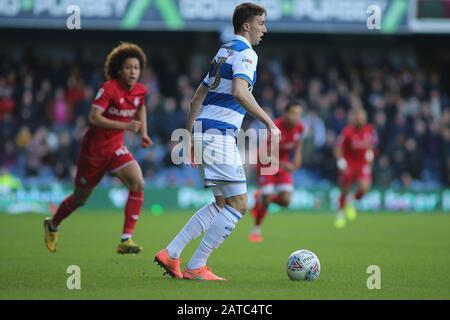 Londra, Regno Unito. 01st Feb, 2020. Conor Masterson of Queens Park Rangers in azione EFL Skybet Championship match, Queens Park Rangers / Bristol City al Kiyan Prince Foundation Stadium, Loftus Road a Londra sabato 1st febbraio 2020. Questa immagine può essere utilizzata solo per scopi editoriali. Solo uso editoriale, licenza richiesta per uso commerciale. Nessun utilizzo nelle scommesse, nei giochi o nelle singole pubblicazioni di club/campionato/giocatore. PIC by Tom Smeeth/Andrew Orchard sports photography/Alamy Live News Credit: Andrew Orchard sports photography/Alamy Live News Foto Stock