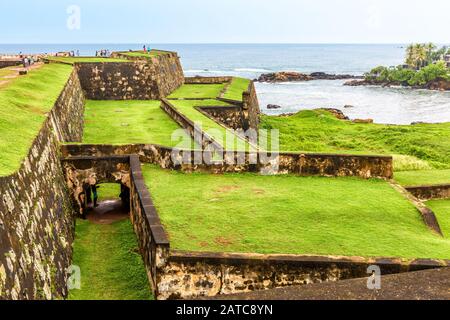 Galle Fort a sud-ovest dello Sri Lanka. Panorama della vecchia fortificazione olandese sulla costa dell'oceano Indiano. E' uno dei principali punti di riferimento dello Sri Lanka. Foto Stock