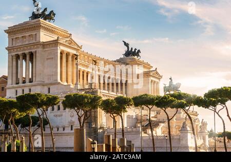 Roma, ITALIA - 8 MAGGIO 2014: L'Altare della Patria, noto anche come Monumento Nazionale a Vittorio Emanuele II o 'il Vittoriano'. E' un monumento costruito in Foto Stock