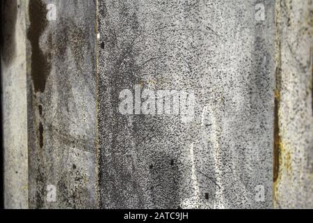 Viziati e sporco sfondo metallico, il dettaglio di una porta in acciaio e sporca, esplorazione e texture Foto Stock