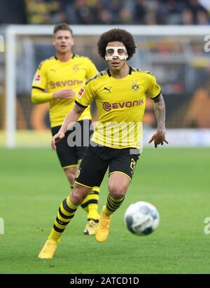 Dortmund, Germania. 01st Feb, 2020. Primo: 01.02.2020, calcio, 1.Bundesliga, stagione 2019/2020, BVB, Borussia Dortmund - Union Berlin 5: 0 Axel WITSEL, BVB, azione individuale | utilizzo credito mondiale: DPA/Alamy Live News Foto Stock