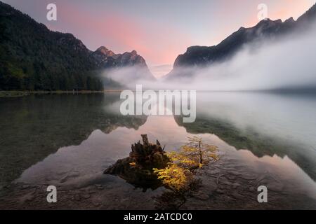 Lago Di Dobbiaco, Alto Adige, Italia Foto Stock