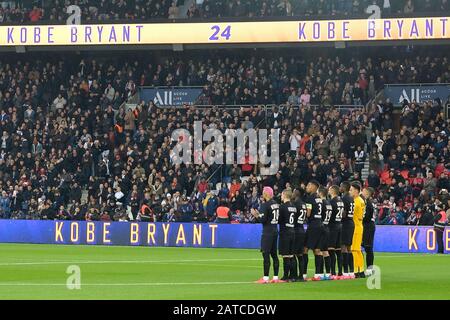 Parigi, Ile De France, Francia. 1st Feb, 2020. Tributo a KOBE BRYANT durante il campionato di calcio francese, Ligue 1 Conforama, tra Parigi Saint Germain e Montpellier al Parc des Princes Stadium - Parigi - Francia.Paris SG ha vinto 5-0 credito: Pierre Stevenin/ZUMA Wire/Alamy Live News Foto Stock