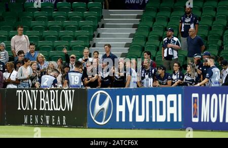 Perth, Australia. 01st Feb, 2020. 1st Febbraio 2020; HBF Park, Perth, Australia Occidentale; A League Football, Perth Glory contro Melbourne Victory; Melbourne i giocatori salutano i fan dopo il loro 2-2 tiraggio contro Perth Glory Credit: Action Plus Sports Images/Alamy Live News Foto Stock