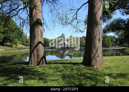 Harlem Meer, Central Park, Manhattan, New York City, Usa Foto Stock