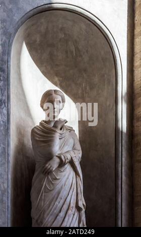 Una statua di una donna che si trova nel Museo del Vaticano, Città del Vaticano. Foto Stock