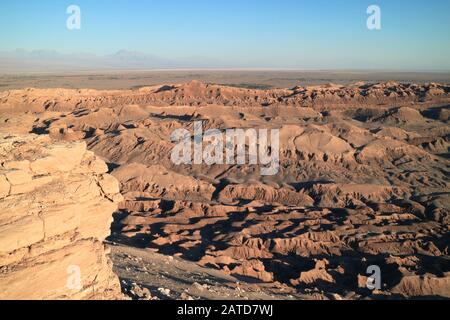 Vista mozzafiato della Valle della Luna o Valle de la Luna nel deserto di Atacama, San Pedro de Atacama, Cile Foto Stock