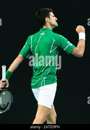 Melbourne, Australia. 02nd Feb, 2020. Tennis: Grand Slam, Australian Open. Singoli uomini, finali. Thiem (Austria) - Djokovic (Serbia). Novak Djokovic allietato. Merito: Frank Molter/Dpa/Alamy Live News Foto Stock