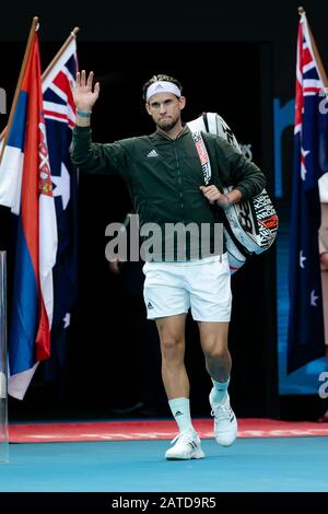 Melbourne, Australia. 02nd Feb, 2020. Tennis: Grand Slam, Australian Open. Uomini, singoli, finali. Thiem (Austria) - Djokovic (Serbia). Dominic Thiem entra nella piazza. Merito: Frank Molter/Dpa/Alamy Live News Foto Stock