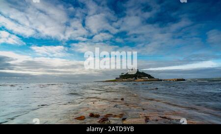 Alba sul terreno agricolo vicino al villaggio Yorkshire Dales di Eshton un piccolo villaggio e parrocchia civile nel distretto Craven del North Yorkshire Foto Stock