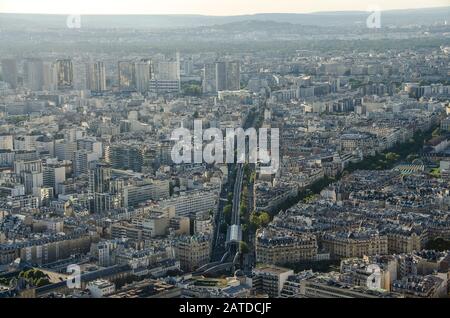 La stazione ferroviaria 'Gare Montparnasse' di Parigi, vista aerea Foto Stock