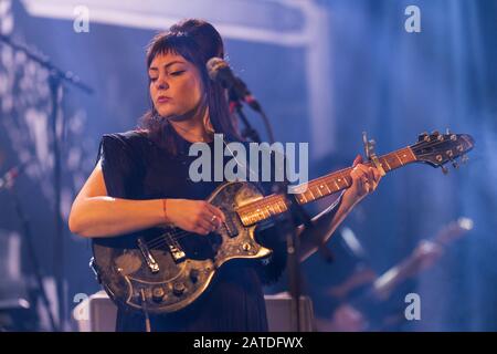 Norvegia, Oslo. 01st, febbraio 2020. Il cantante, cantautore e musicista americano Angel Olsen si esibisce in un concerto dal vivo al Rockefeller di Oslo. (Photo credit: Gonzales Photo - Stian S. Moller). Foto Stock