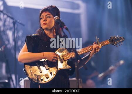 Norvegia, Oslo. 01st, febbraio 2020. Il cantante, cantautore e musicista americano Angel Olsen si esibisce in un concerto dal vivo al Rockefeller di Oslo. (Photo credit: Gonzales Photo - Stian S. Moller). Foto Stock