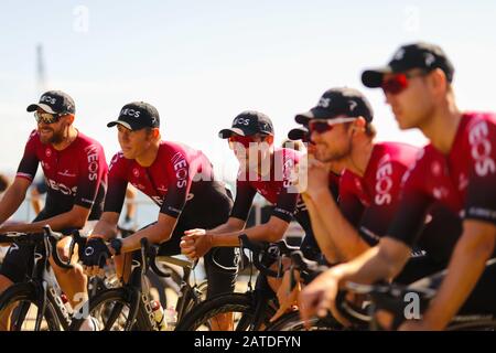 Geelong, Australia. 02nd Feb, 2020. 2 febbraio 2020: Geelong, AUSTRALIA - 2 FEBBRAIO 2020: Team Ineos prima dell'inizio del 2020 Cadel Evans Great Ocean Road Race Credit: Chris Putnam/ZUMA Wire/Alamy Live News Credit: Zuma Press, Inc./Alamy Live News Foto Stock