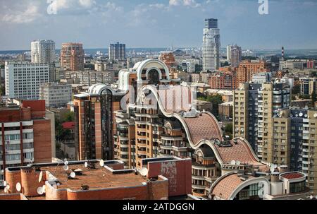 Tramonto sulla città di Kiev, Ucraina. Vista sul quartiere Pechersky Foto Stock