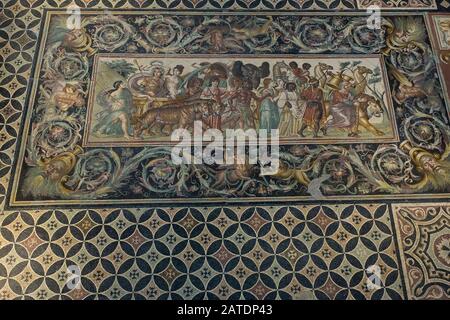 Il mosaico del Trionfo di Dioniso al piano terra del Museo Setif a Setif, Algeria. Foto Stock