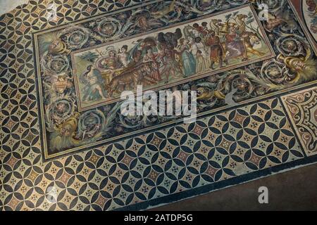 Il mosaico del Trionfo di Dioniso al piano terra del Museo Setif a Setif, Algeria. Foto Stock