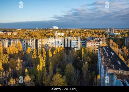 Panorama da Pripyat la città abbandonata in Ucraina in autunno Foto Stock