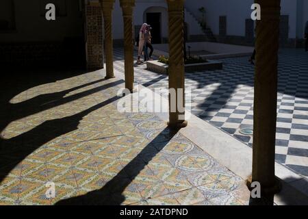 Passeggia attraverso il Museo Nazionale Bardo della Preistoria e dell'etnografia ad Algeri, in Algeria Foto Stock