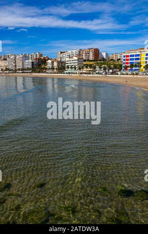 Sole Invernale A Villajoyosa, Costa Blanca, Alicante, Spagna Foto Stock