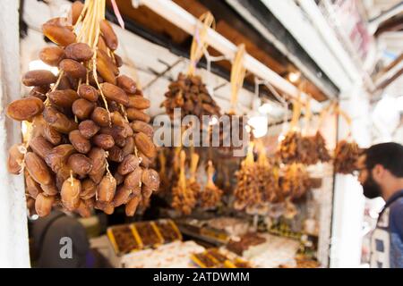 Date fresche in vendita a Astall nella Casbah di Algeri. Algeria Foto Stock