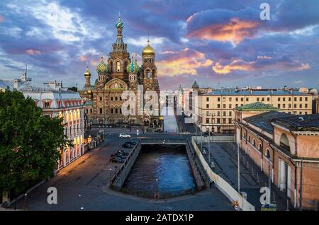 Chiesa del Salvatore sul sangue versato, San Pietroburgo, Russia. Alba paesaggio Pietroburgo. Panorama aereo dall'alto. Foto Stock