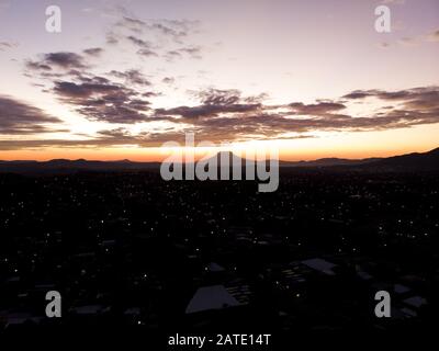 Ayutuxtepeque, El Salvador. 2nd Feb, 2020. Vista sulla città di San Salvador all'alba. Credit: Latest Freedman/Zuma Wire/Alamy Live News Foto Stock