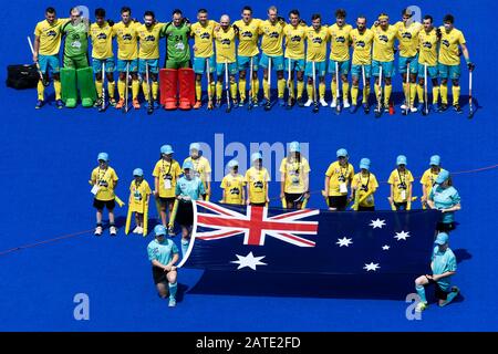 Sydney, Australia. 02nd Feb, 2020. International FIH Field Hockey, Australia contro Gran Bretagna; Australia durante il loro inno nazionale credito: Action Plus Sports Images/Alamy Live News Foto Stock