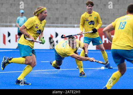 Sydney, Australia. 02nd Feb, 2020. International FIH Field Hockey, Australia vs Gran Bretagna; Jeremy Hayward of Australia scatta una foto su Goal Credit: Action Plus Sports Images/Alamy Live News Foto Stock