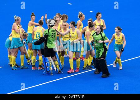 Sydney, Australia. 02nd Feb, 2020. Womens International FIH Field Hockey, Australia contro le donne della Gran Bretagna; Australia rompere l'huddle prima del gioco Credit: Action Plus Sports Images/Alamy Live News Foto Stock