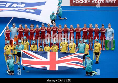 Sydney, Australia. 02nd Feb, 2020. Womens International FIH Field Hockey, Australia contro le donne della Gran Bretagna; la Gran Bretagna line up for their National inno Credit: Action Plus Sports Images/Alamy Live News Foto Stock