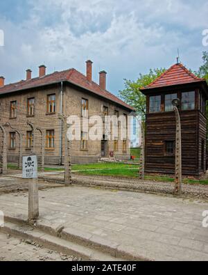 Guarda la torre nel campo di concentramento di Auschwitz Foto Stock