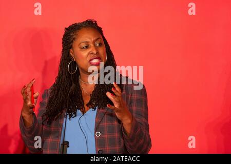 Cardiff, Regno Unito. 02nd Feb, 2020. Cardiff, GALLES, REGNO UNITO - 2 FEBBRAIO 2020 - Dawn Butler durante le marchette di leadership del vice laburista al Municipio di Cardiff. Credito: Mark Hawkins/Alamy Live News Foto Stock