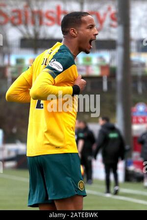 Christopher Jullien del Celtic celebra il punteggio dei suoi lati secondo obiettivo durante la partita di Ladbrokes Scottish Premiership presso lo Stadio della Gioventù di Hamilton. Foto Stock