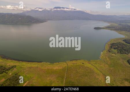 Veduta Aerea Del Parco Nazionale Cerro Azul Meambar Con Lago Yojoa, Honduras Foto Stock