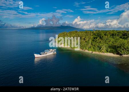 Veduta aerea da Wickham Island, Marovo Lagoon, Forse la più grande laguna di acqua salata del mondo, Isole Salomone, Mare di Salomone Foto Stock