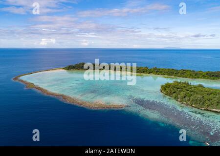 Veduta Aerea Dell'Isola Di Logoghan, Isole Russeli, Solomons, Mare Di Solomon, Oceano Pacifico Foto Stock