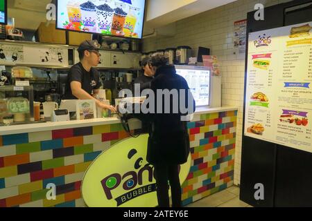 TurnStyle mercato sotterraneo a Columbus Circle, New York City, Stati Uniti d'America Foto Stock