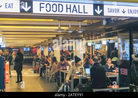 TurnStyle mercato sotterraneo a Columbus Circle, New York City, Stati Uniti d'America Foto Stock